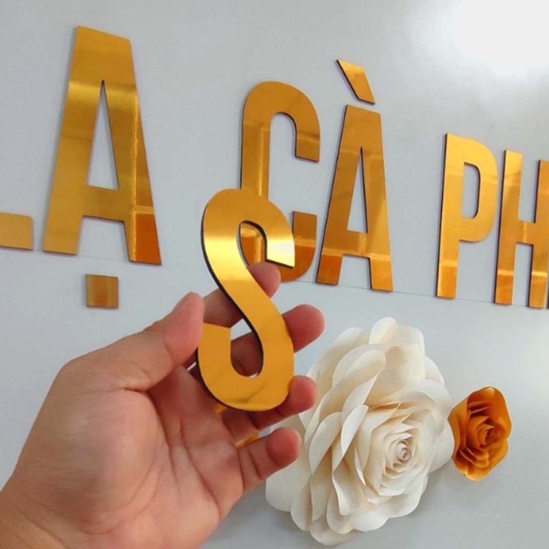 Chữ nổi alu gương vàng- Nguyễn Long Idea